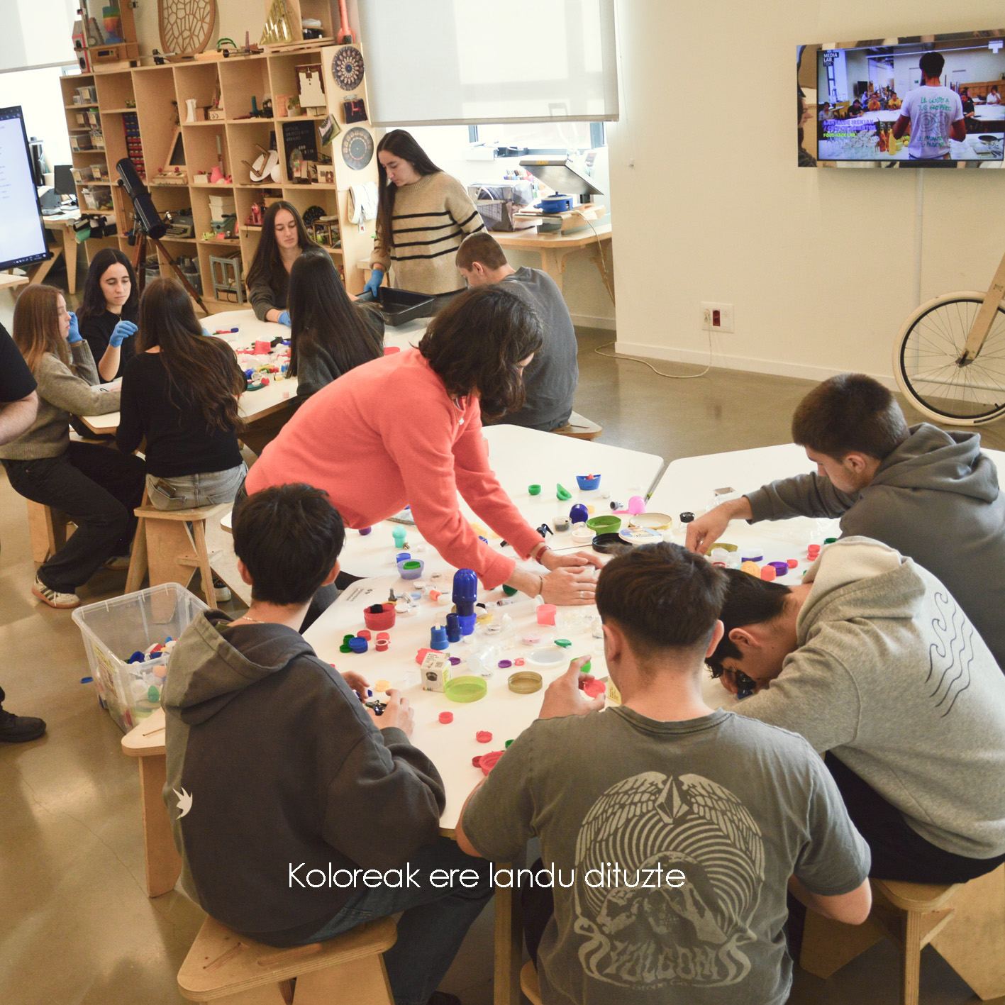 Alumnado del instituto Luberri de Donostia colabora en un proyecto del Aula Medialab en Tabakalera